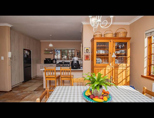 4 BEDROOM HOUSE FOR SALE IN TABLE VIEW